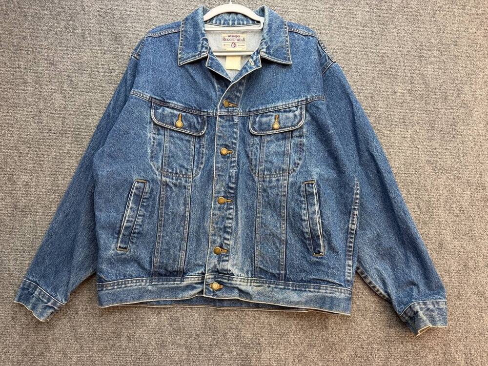 Wrangler Rugged Wear Men's L Blue Denim Trucker Jacket 4 Pocket Faded Wash